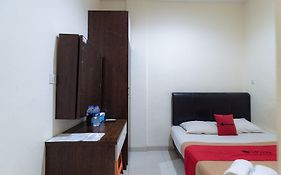 RedDoorz @ Nagoya Indah